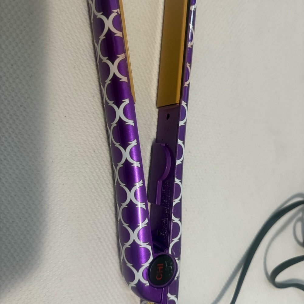 Chi‎ Flat Iron